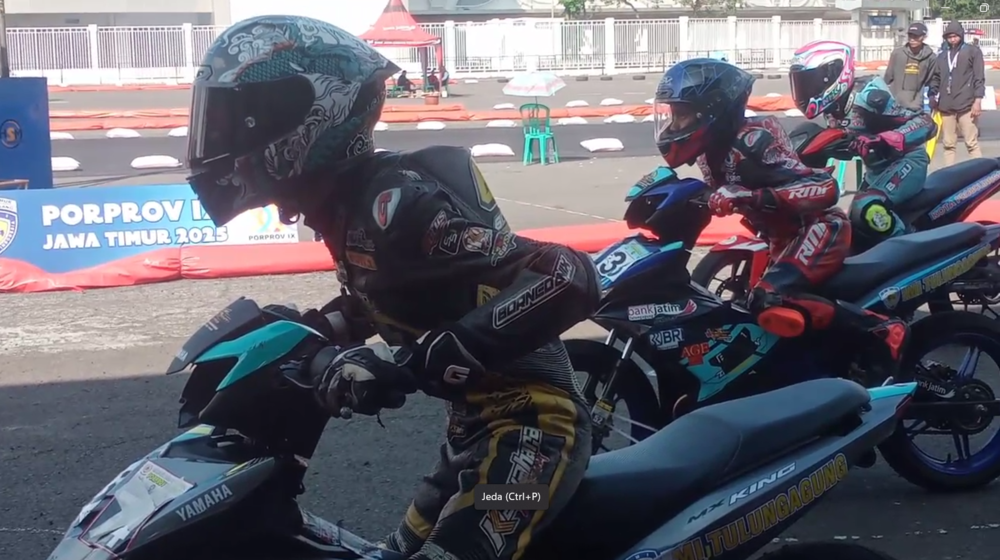 Dua atlet IMI Kabupaten Tulungagung di perlombaan balap motor Porprov IX Jatim 2025 beberapa waktu lalu.
