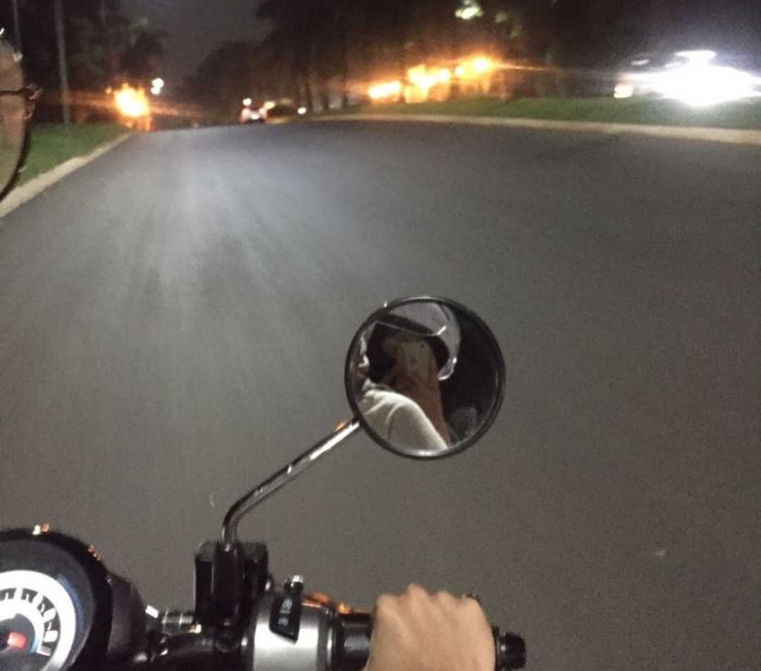Ada alasan para pemotor di Tulungagung suka pakai spion kecil atau bahkan dilipat.