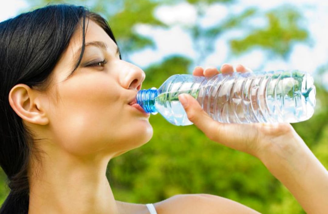 Air putih adalah kebutuhan dasar tubuh yang sering dianggap sepele warga Tulungagung. Padahal, cara kita mengonsumsi air putih juga memengaruhi kesehatan secara keseluruhan.
