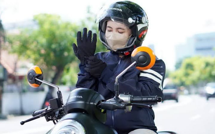 Menjaga keselamatan di jalan merupakan hal penting yang tetap harus diperhatikan warga Tulungagung.