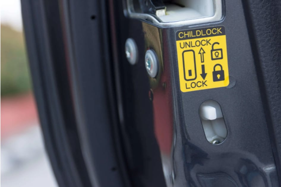 Ada panduan praktis dan mudah dipahami untuk membuka pintu mobil dari dalam, khususnya untuk pemula di Tulungagung.