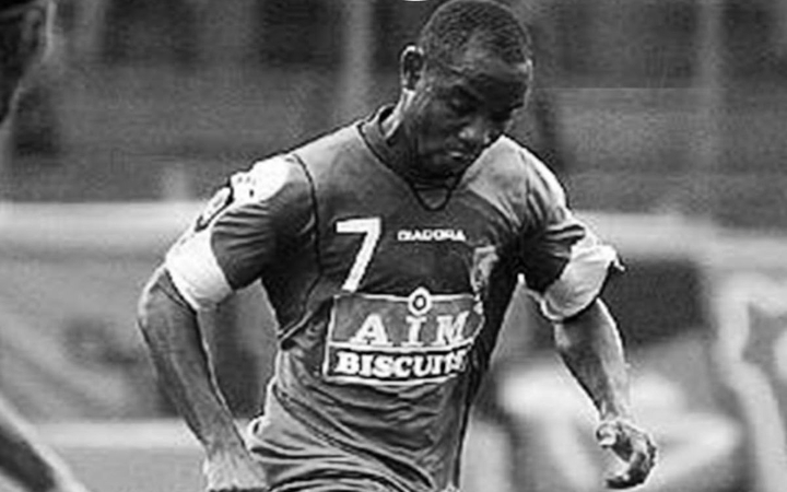 Mantan gelandang Persebaya Surabaya, John Tarkpor Sonkaliey, meninggal dunia di Liberia setelah sempat mengalami demam tinggi.