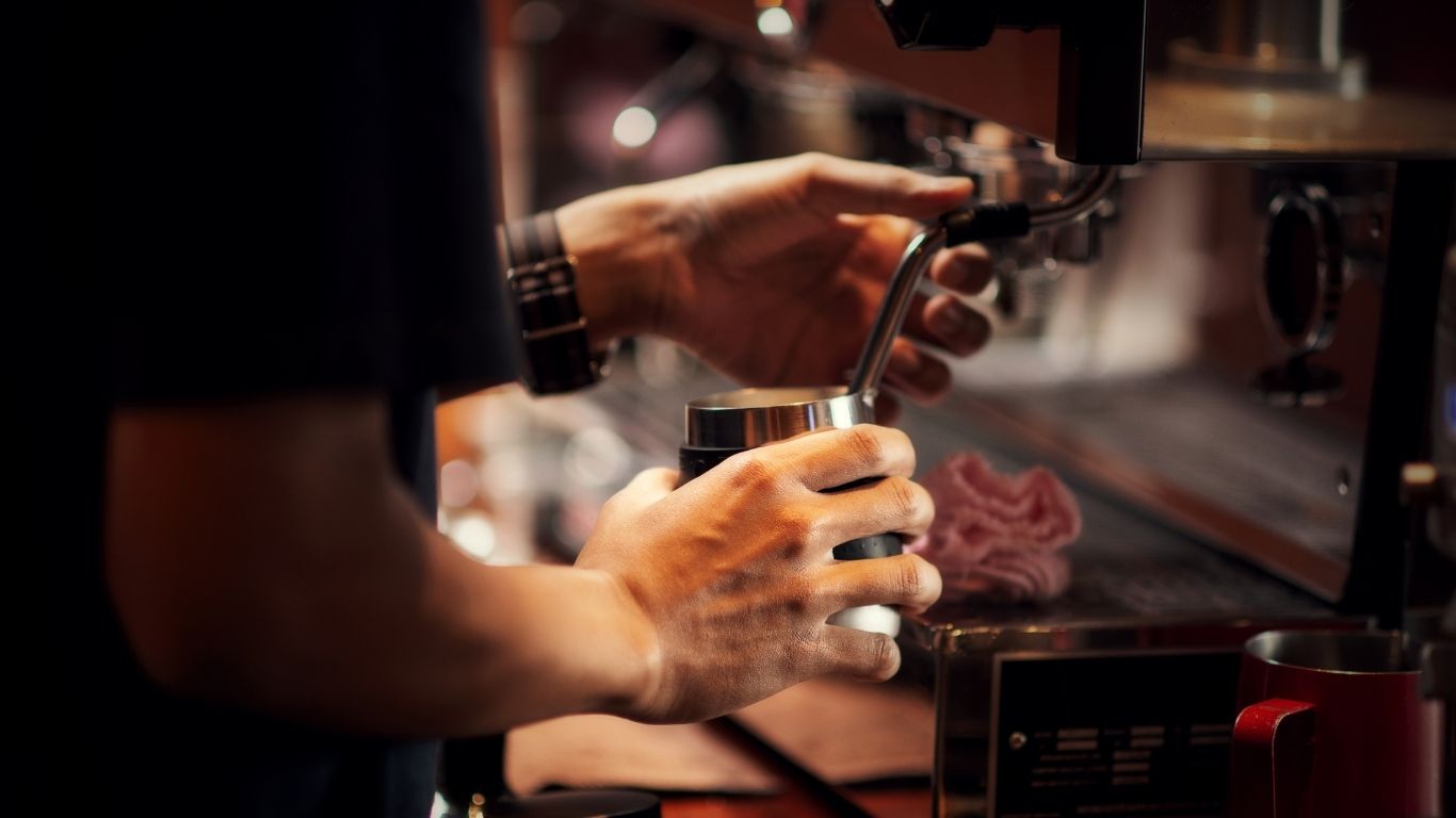 Banyak kafe di sepanjang Jalan KH Wahid Hasyim Tulungagung yang cocok untuk ngopi santai atau nongkrong bareng teman.