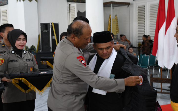 Polda Jawa Timur mengimbau perguruan silat di seluruh wilayah Jawa Timur untuk menjaga keamanan menjelang peringatan malam satu suro.