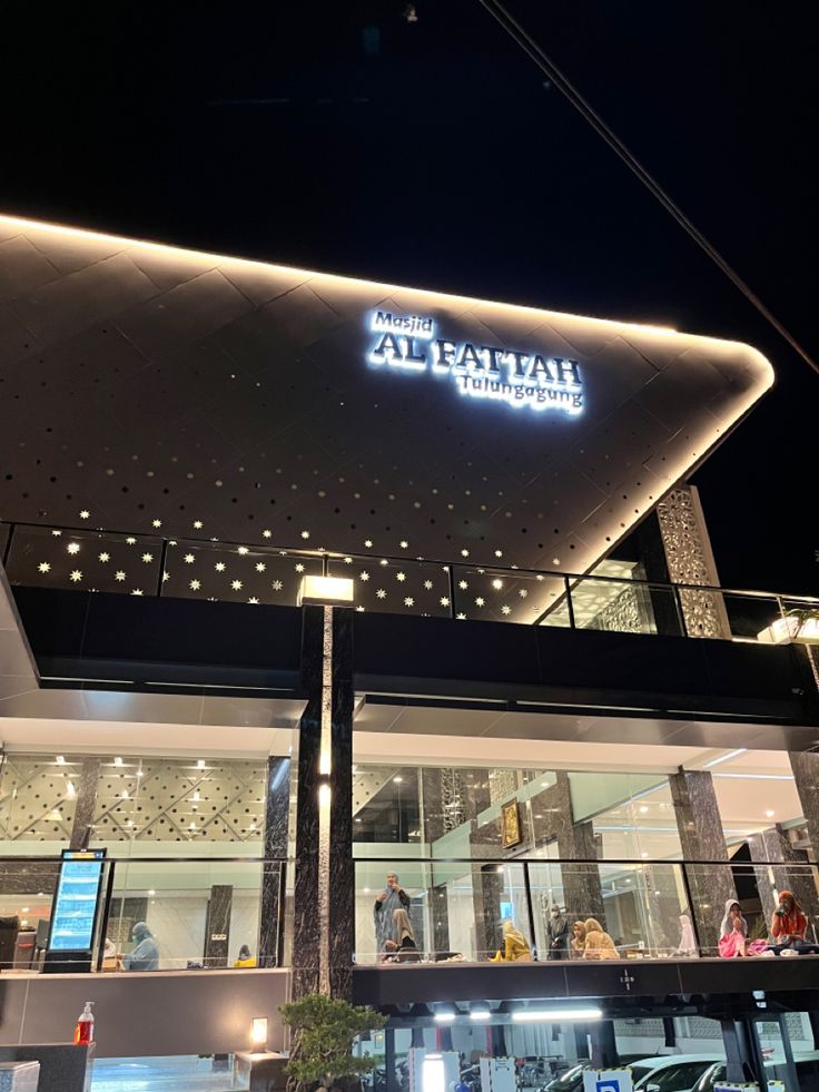 Masjid Al-Fattah adalah masjid terbesar dan paling ikonik di Tulungagung.