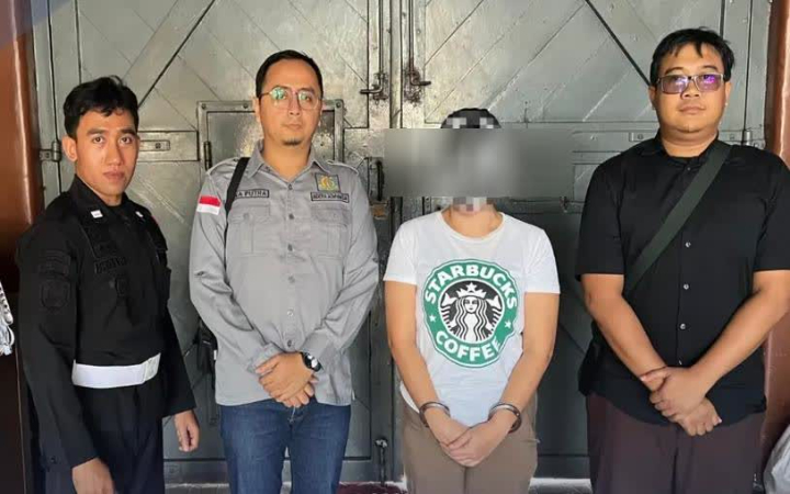CR, seorang selebritas Tulungagung dan dikenal memiliki para cantik serta komunitas sosialita, kini harus mendekam dibui.