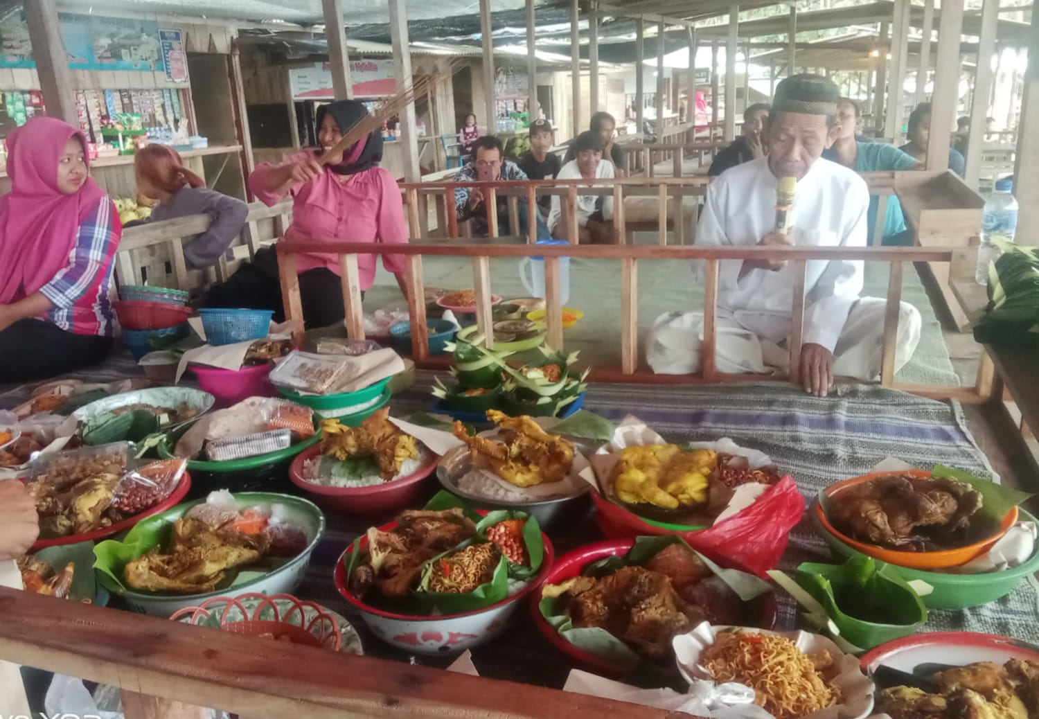 Di tengah derasnya arus modernisasi, satu hal tetap hidup di Desa Kalibatur, Kecamatan Kalidawir, Kabupaten Tulungagung, tetap menyambut bulan Suro 1959 Jawa dan tahun baru Islam 1 Muharam.