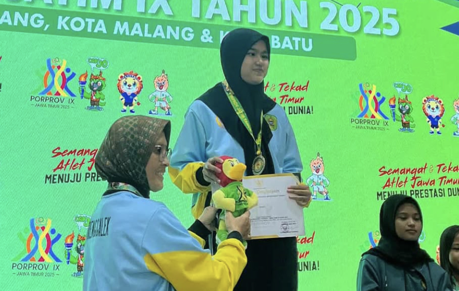 Avita berhasil mengharumkan nama Trenggalek lewat raihan medali emas di cabang olahraga catur kilat puteri perorangan pada ajang Porprov Jawa Timur IX Tahun 2025, di Malang Raya.