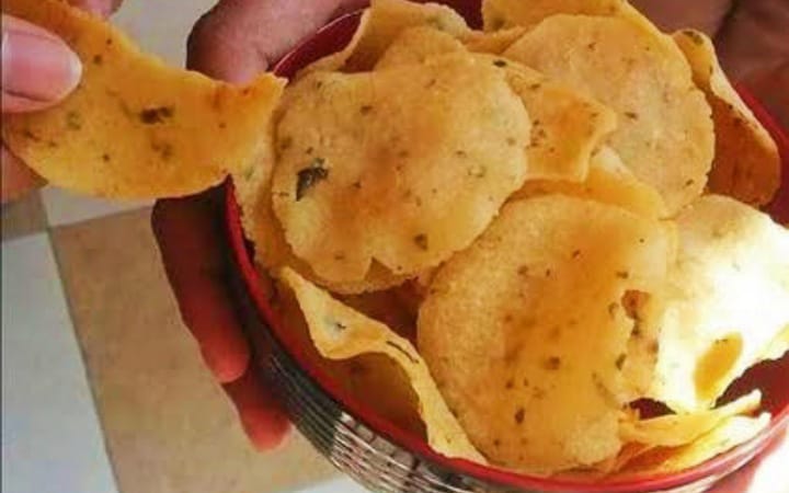 Kalau kamu asli Tulungagung atau pernah mampir ke kota ini, pasti tak asing dengan yang namanya krupuk kletek.