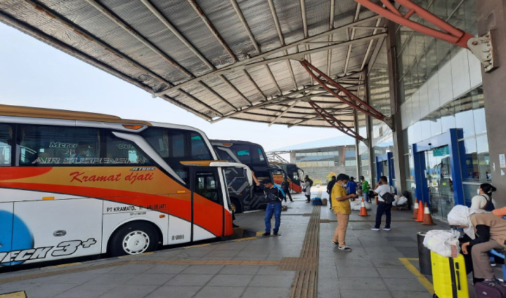 Di balik deru mesin dan roda yang terus berputar, bisnis Perusahaan Otobus (PO) adalah nadi dari mobilitas darat di negeri ini.