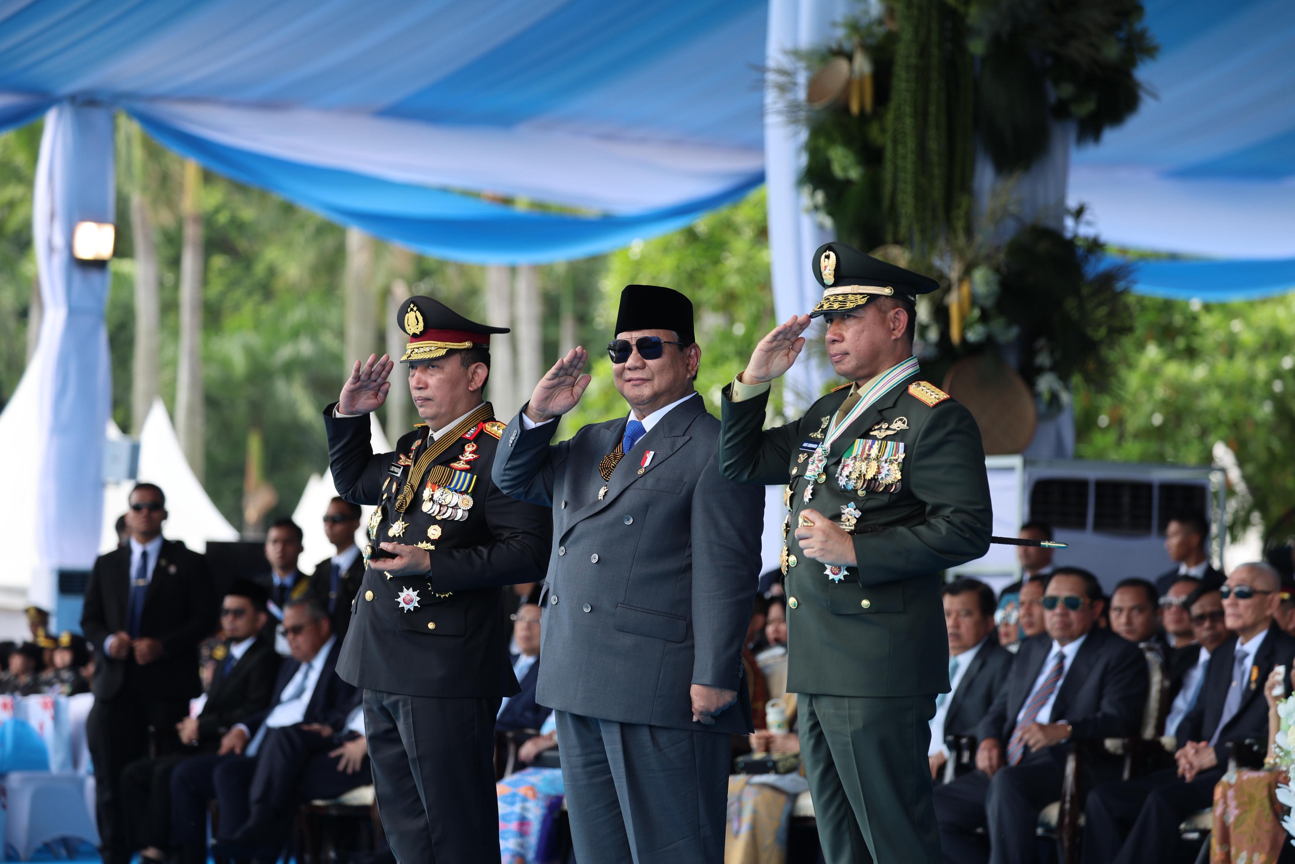 Presiden Prabowo saat menghadiri Upacara Peringatan Hari Bhayangkara ke-79 yang berlangsung di Pelataran Monumen Nasional, Jakarta, Selasa (1/7/2025) pagi.