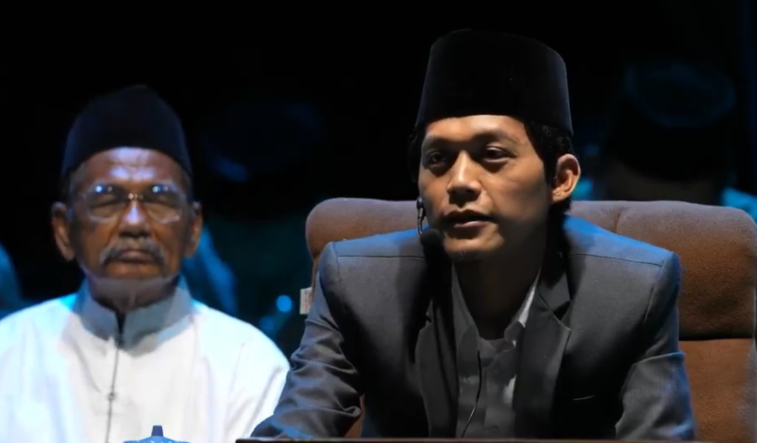 Gus Iqdam mengisi pengajian di Desa Kedungsigit, Trenggalek, dengan membawakan pesan tentang keutamaan di Bulan Muharram.