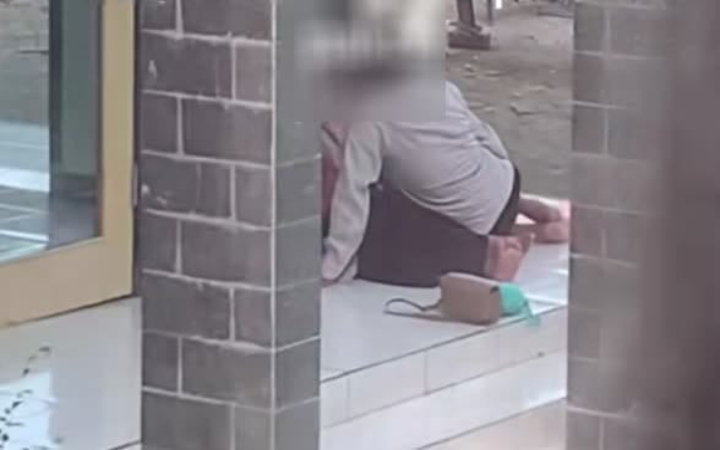 Dunia jagad maya di Tulungagung dihebohkan viral video mesum  dilakukan sepasang perempuan dan pria paruh baya.