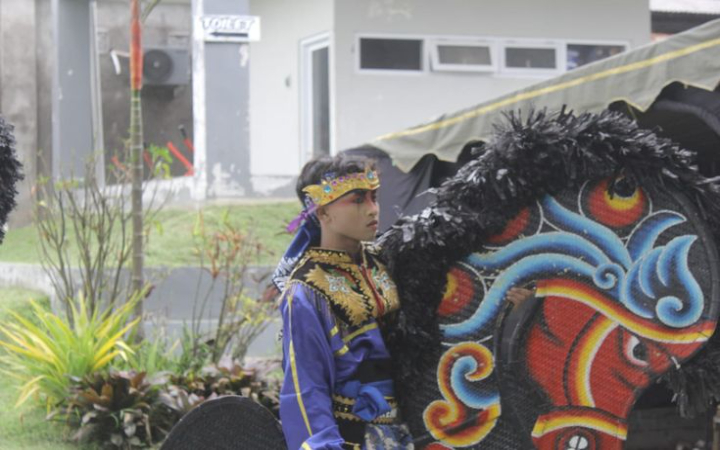 Di tengah derasnya arus budaya populer dan modernisasi, sebagian anak muda di Kabupaten Tulungagung memilih untuk menengok kembali akar budaya daerah mereka.