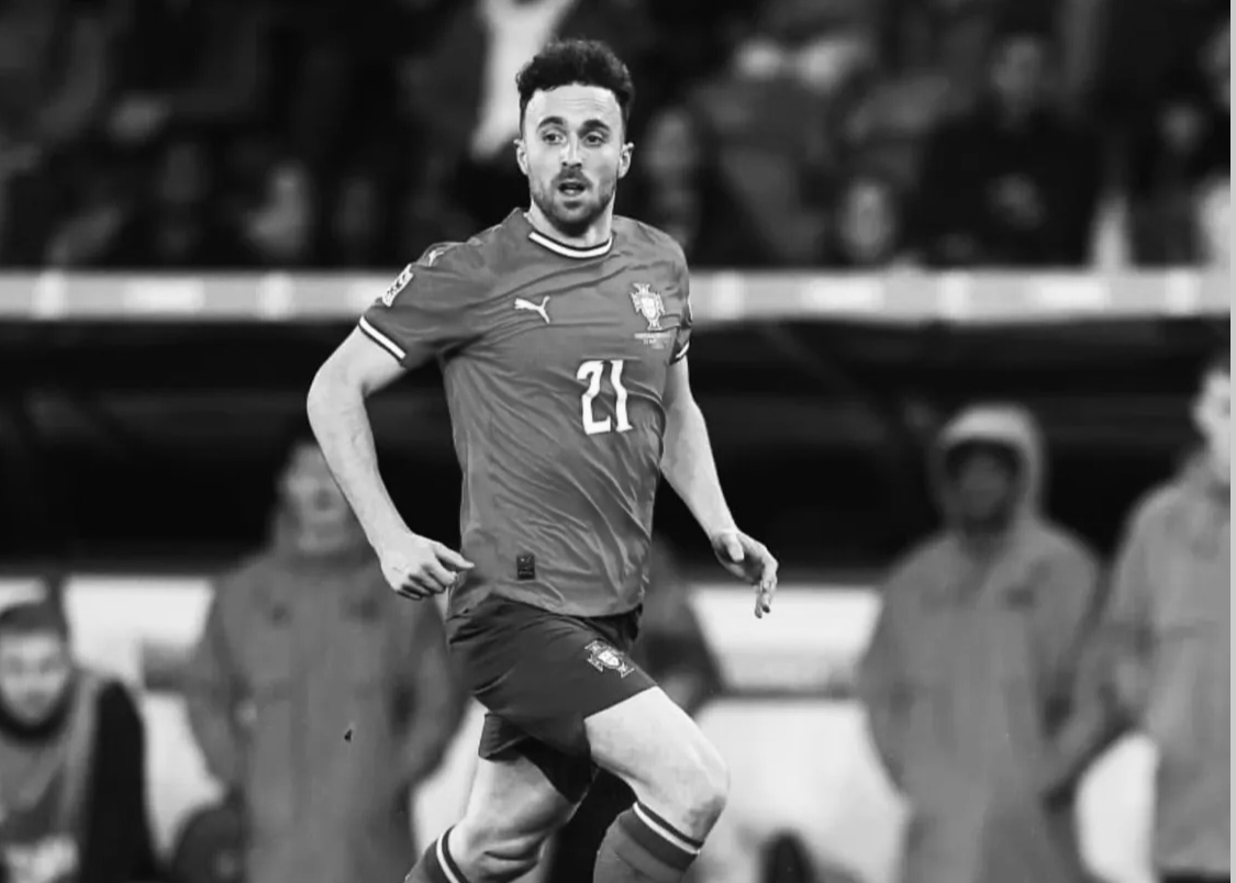 Diogo Jota adalah pemain sepak bola Liverpool dan tim nasional Portugal, meninggal dunia dalam kecelakaan tragis di Zamora, Spanyol, Kamis (3/7/2025) dini hari.