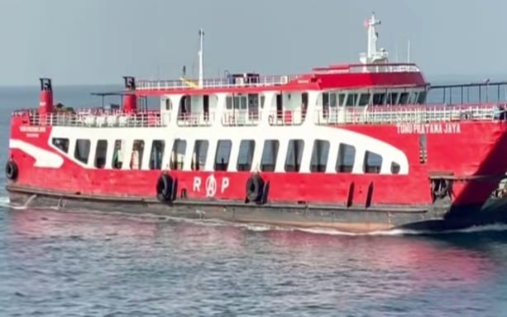Kapal Motor Penumpang (KMP) Tunu Pratama Jaya dilaporkan tenggelam dalam pelayaran dari Pelabuhan Ketapang, Banyuwangi ke Pelabuhan Gilimanuk, Bali, Rabu (2/7/2025) malam.