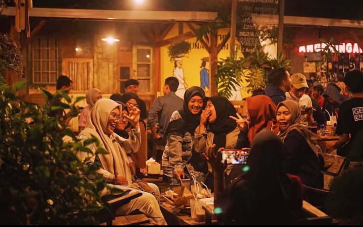 Jangan buru-buru pulang saat matahari terbenam! Malam hari di Tulungagung ternyata penuh kejutan seru.