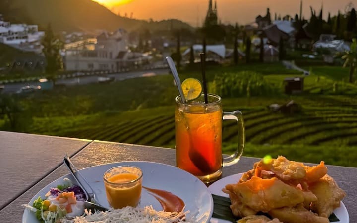 Kalau kamu lagi cari tempat wisata alam di Jawa Tengah yang cocok buat healing, jawabannya jelas: Tawangmangu.