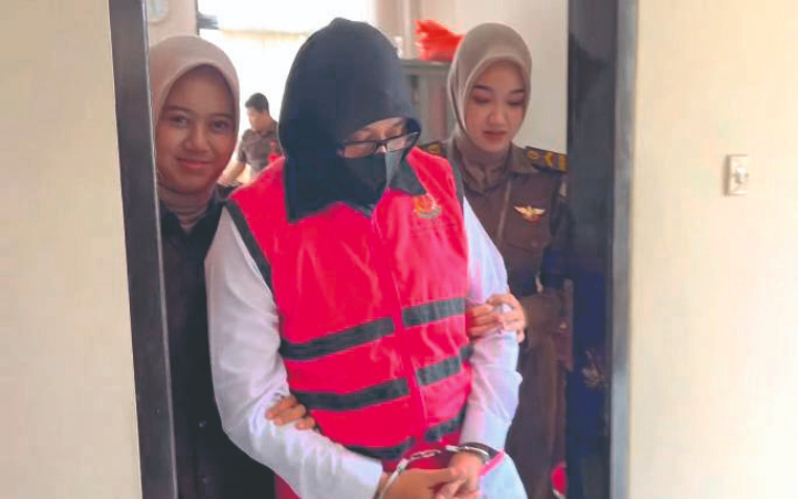 Kejaksaan Negeri (Kejari) Tulungagung melakukan tahap II kasus korupsi dana PNPM dengan tersangka AEY, 38, warga Desa Samar, Kecamatan Pagerwojo, pada Rabu (2/7/2025).