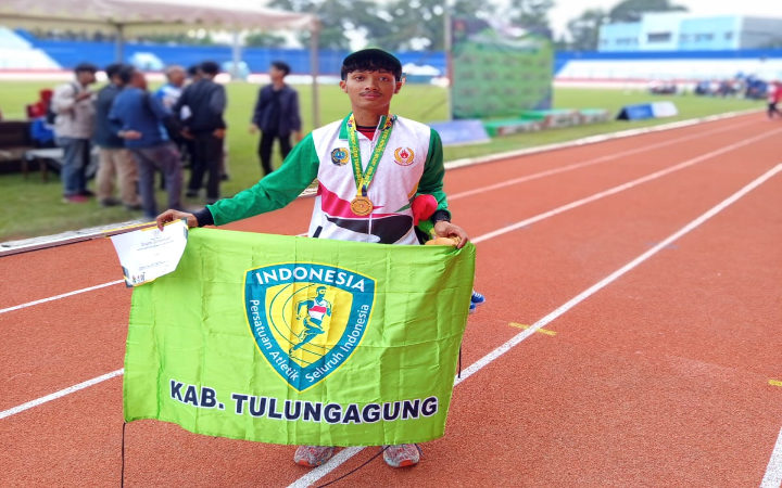 Atlet Tulungagung, Muhammad Taufiq Hidayat, sabet emas lari 100 meter Porprov IX Jatim 2025 dengan catatan waktu tercepat 10,55 detik.