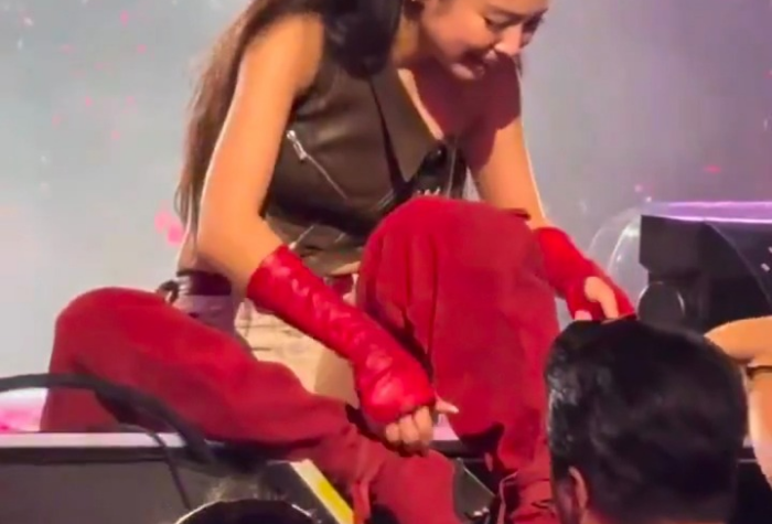 Viral! Jennie BLACKPINK terlihat tegas saat menegur kru panggung di konser DEADLINE.