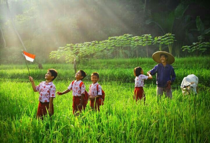 Indonesia dinobatkan sebagai negara teramah sedunia berkat budaya sopan santun, gotong royong, dan keterbukaan warganya.