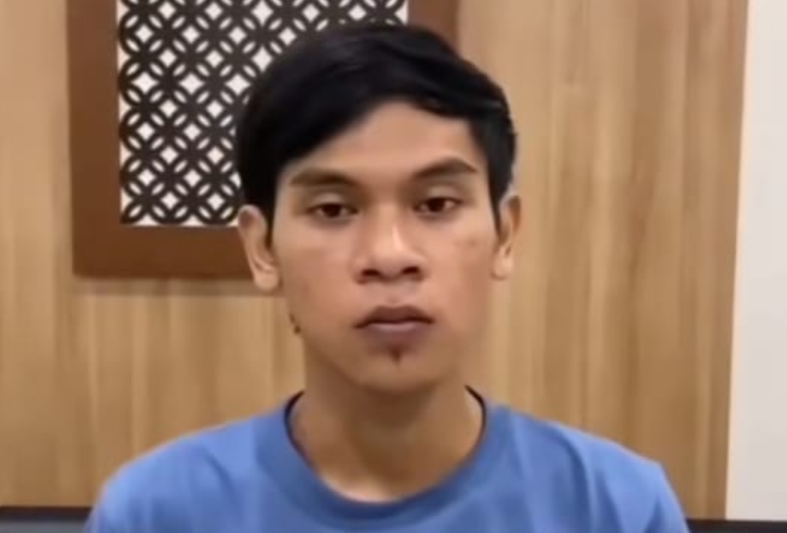 Sosok yang viral ribut dengan ojol Shopeefood dan miliki julukan Mas Pelayaran, ternyata bernama Takbirdha Tsalasiwi Wartyana. Polisi telah melakukan penyidikan kasus tersebut.