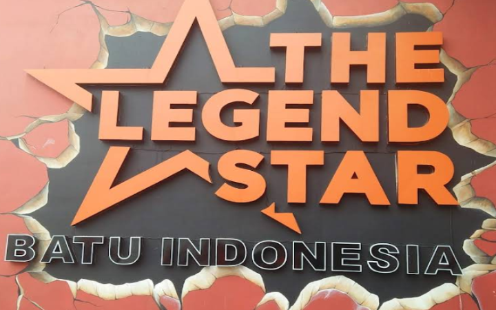The Legend Stars adalah wahana tematik di dalam Jatim Park 3 yang mengusung konsep taman patung lilin dan replika landmark dunia.