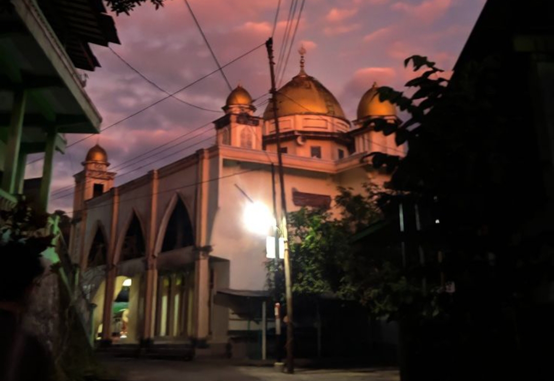 Di bulan Ramadan, kampung-kampung di Tulungagung punya penanda waktu magrib yang tak tergantikan suara bedug dari mushola atau masjid kecil. Bukan sekadar tanda waktu berbuka puasa, tapi juga bunyi.