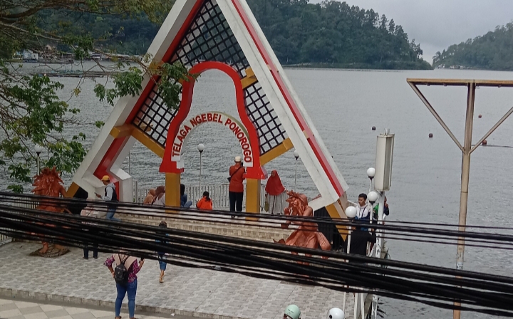 Telaga Ngebel merupakan salah satu destinasi wisata andalan di Kabupaten Ponorogo, Jawa Timur.