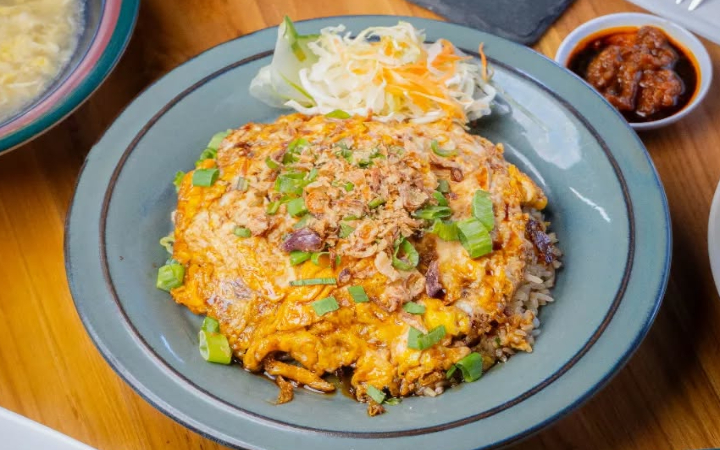 Di tengah menjamurnya bisnis kuliner di Tulungagung, sebuah restoran bernuansa modern dan hangat berhasil menarik perhatian banyak kalangan.