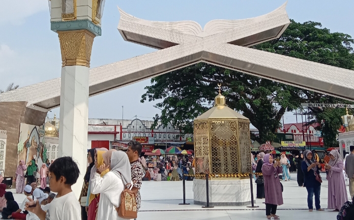 Masjid Ar‑Rahman di Jalan Ciliwung Nomor  2, Kecamatan Kepanjenkidul, Kota Blitar, kini menjadi ikon wisata religi.
