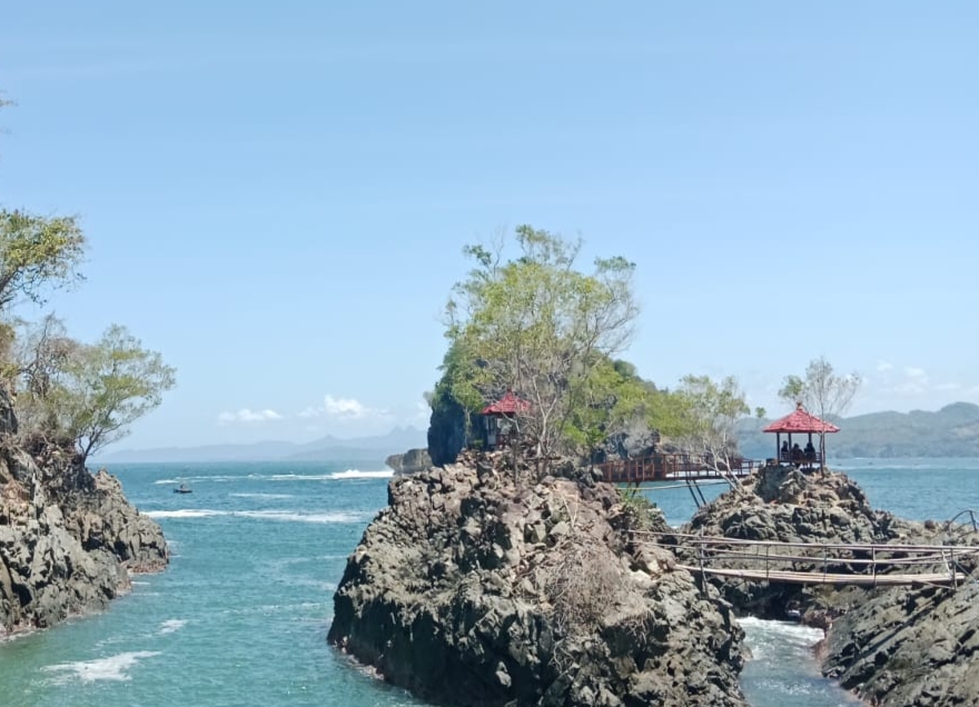 Libur panjang mau habis nih, tidak salah jika tengok Kabupaten Trenggalek dengan tempat wisata yang nyaman dan mempesona.