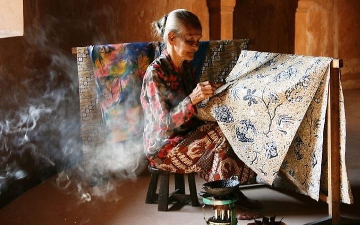Batik adalah warisan budaya yang sarat makna dan menyimpan nilai kehidupan.