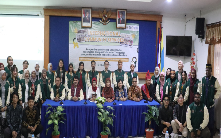Pembukaan acara di ruang sidang Fakultas Sains dan Teknologi Universitas Airlangga.