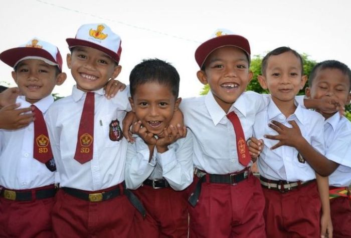 Inilah cara orang tua dalam menyiapkan hari pertama sekolah SD di Tulungagung