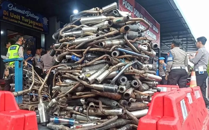 Knalpot brong adalah istilah untuk knalpot kendaraan sepeda motor, yang menghasilkan suara bising dan tidak sesuai standar pabrik.