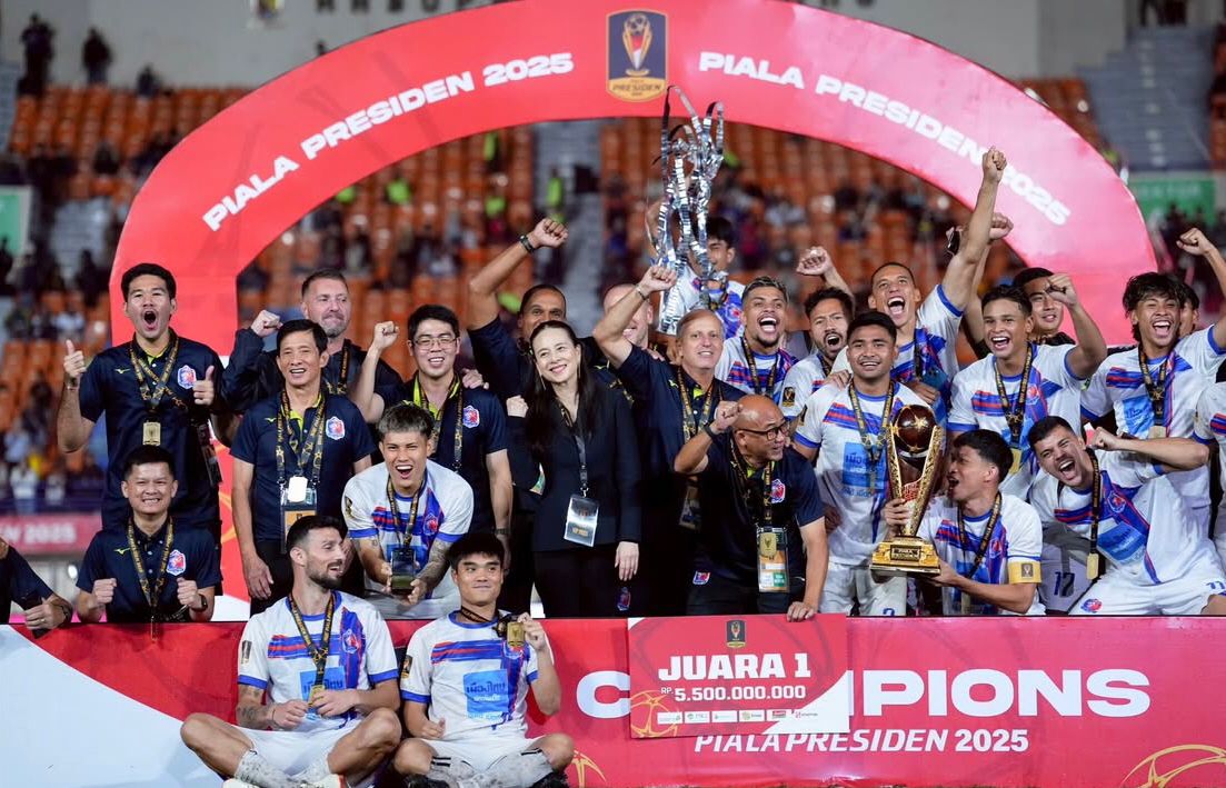 Pemain Port FC asal Thailand merayakan kemenangan usai mengalahkan Oxford United di final Piala Presiden 2025.