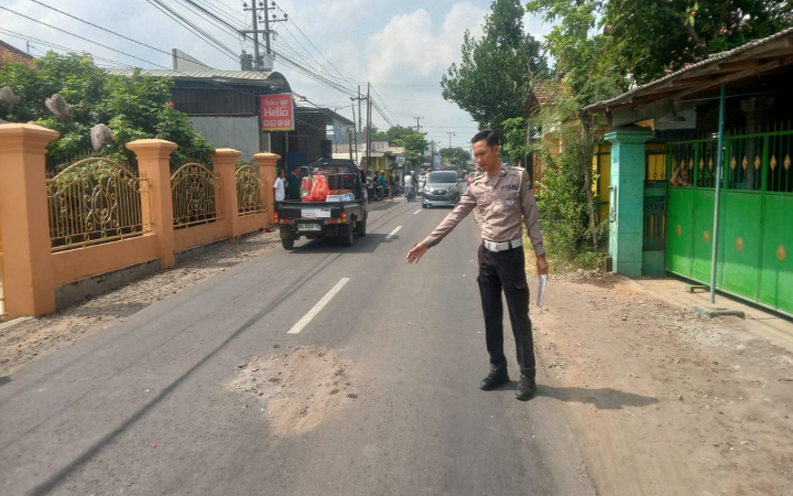 lokasi kecelakaan lalu lintas terjadi di jalan umum wilayah Desa Junjung, Kecamatan Sumbergempol, Kabupaten Tulungagung, Minggu (13/7/2025) sekitar pukul 09.50 WIB.