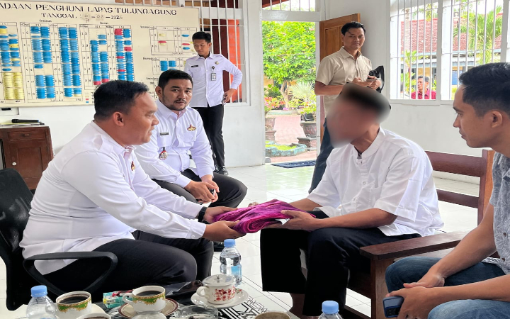 Satu narapidana tindak pidana terorisme atas nama Margono bin Narno Atmojo (alm) resmi dinyatakan bebas bersyarat Lapas Kelas IIB Tulungagung, Senin (15/7/2025).