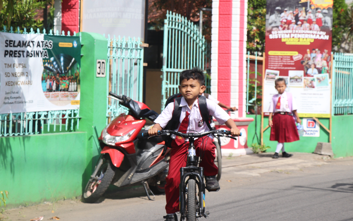 SDN 2 Kedungwaru, Desa/Kecamatan Kedungwaru, Tulungagung, menjadi sorotan lantaran hanya memperoleh dua siswa baru dalam sistem penerimaan murid baru (SPMB) tahun 2025.