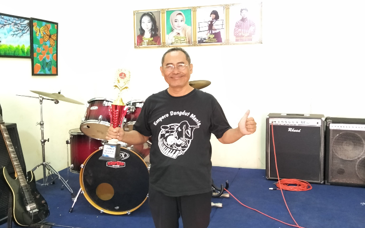Wiji Widodo, sosok guru seni budaya di SMPN 2 Tulungagung yang telah mengabdikan hidupnya untuk membimbing anak-anak menemukan jati diri lewat seni.