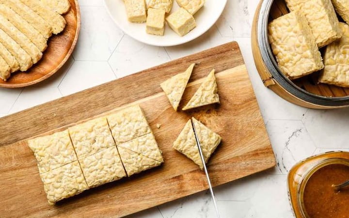Tahu dan tempe menjadi lauk harian favorit bagi masyarakat. Selain murah dan mudah ditemukan, dua bahan ini kaya gizi dan cocok diolah dalam berbagai cara.