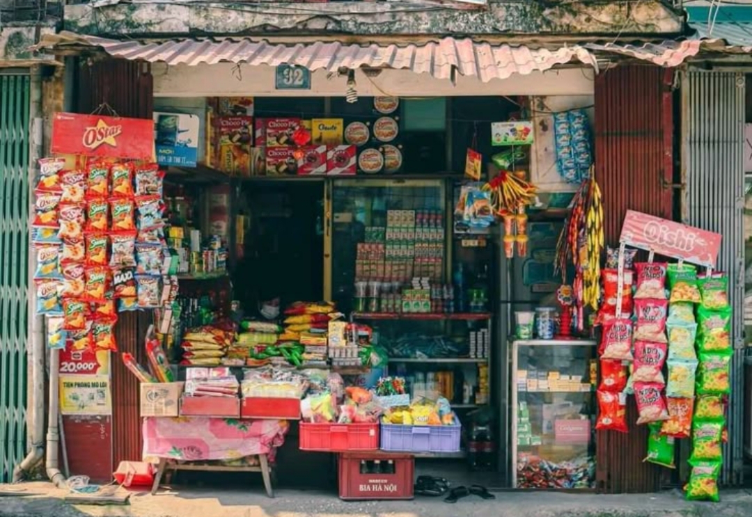 Warung kelontong  yanga ada di Tulungagung  jadi tempat menjadi transaksi untuk kebutuhan warga.