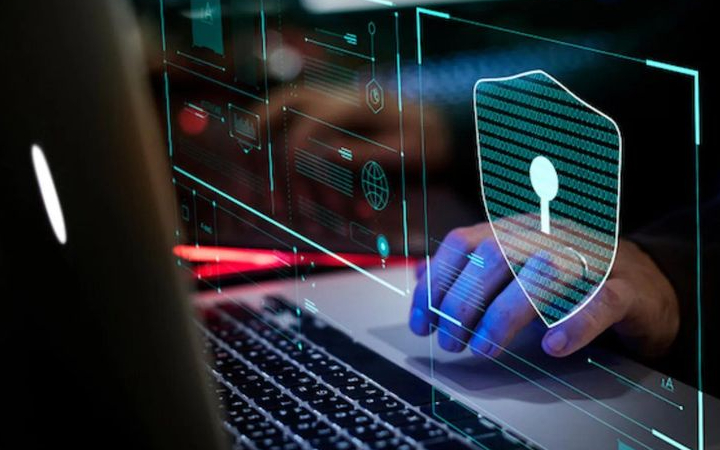 Melindungi data pribadi di era digital sangat penting. Gunakan teknologi keamanan siber untuk menjaga privasi Anda tetap aman dari ancaman dunia maya.