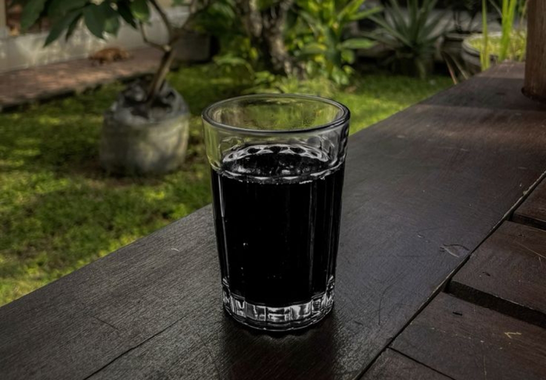 Ngopi di teras adalah bukti bahwa kesederhanaan bisa jadi perekat sosial di Tulungagung.