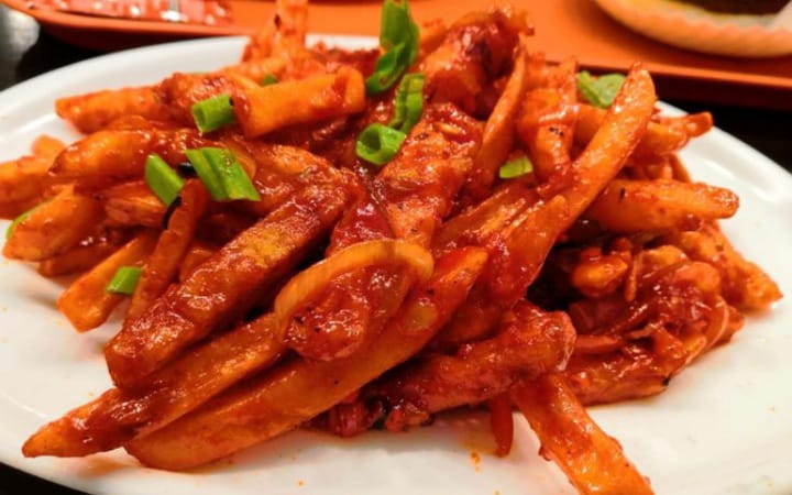 Banyak warga Tulungagung belum menyadari bahwa beberapa makanan sehari-hari justru menjadi pemicu utama naiknya asam lambung.