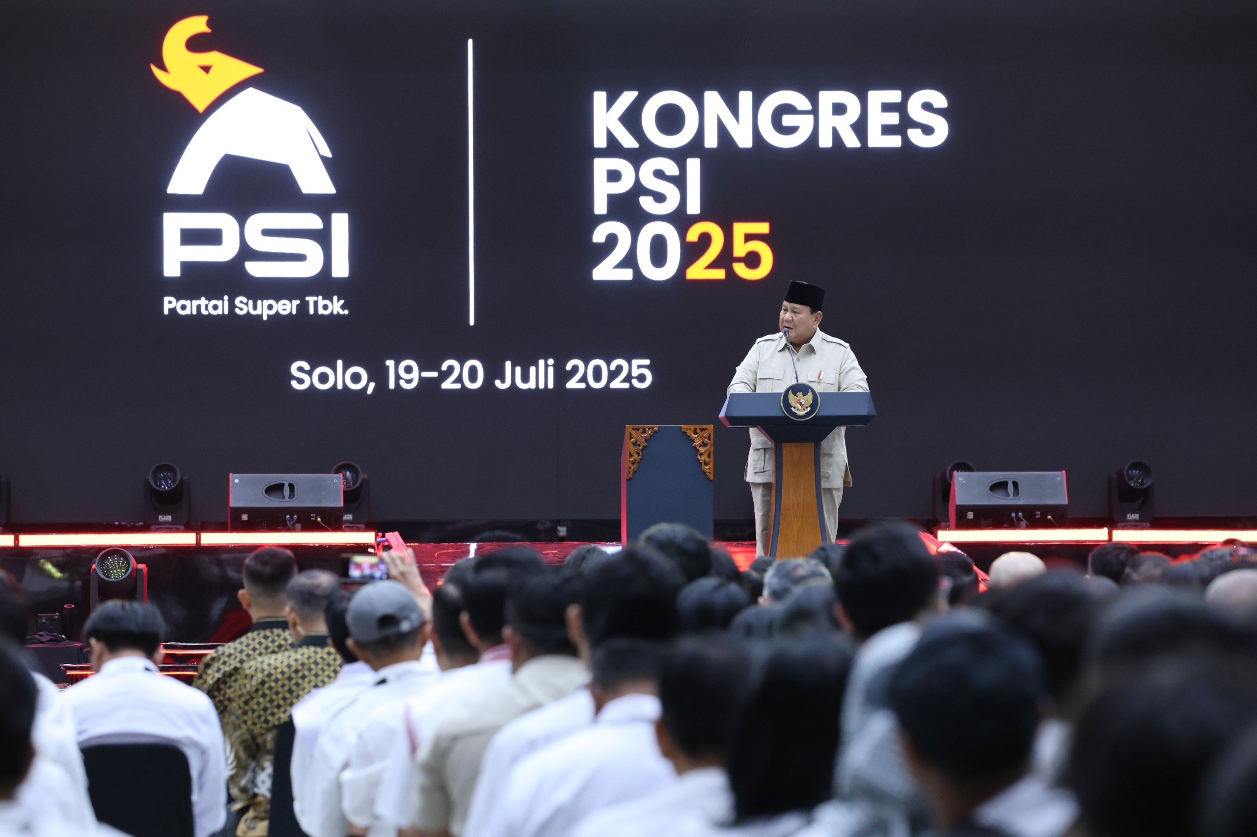 Presiden Prabowo Subianto menyampaikan pesan kuat mengenai karakter sejati seorang pemimpin. Dalam pidatonya di Kongres Partai Solidaritas Indonesia (PSI), di Solo, Minggu (20/7/2025).