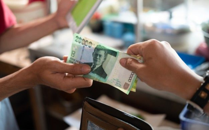 Tanggal tua sering jadi momok menakutkan bagi banyak orang. Dompet mulai menipis, gaji belum turun, tapi kebutuhan tetap berjalan.