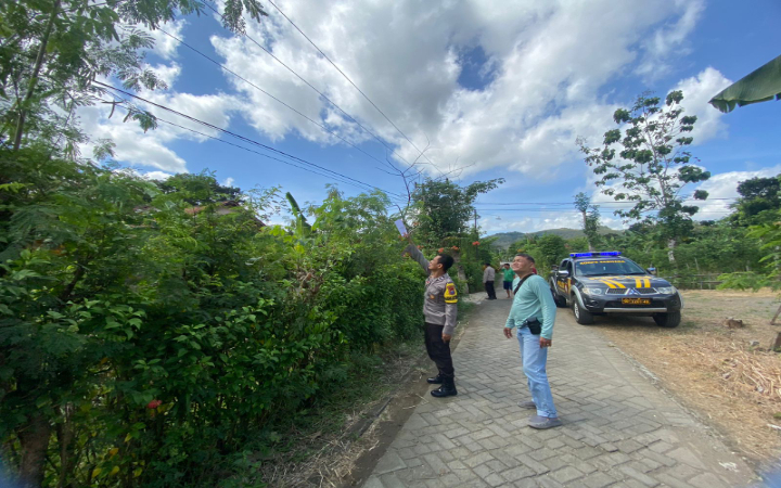 Seorang pelajar yang sedang laksanakan praktik kerja lapangan (PKL) di Desa/Kecamatan Kalidawir, Tulungagung, meninggal dunia usai tersengat listrik saat memasang jaringan internet, Rabu (16/7/2025).
